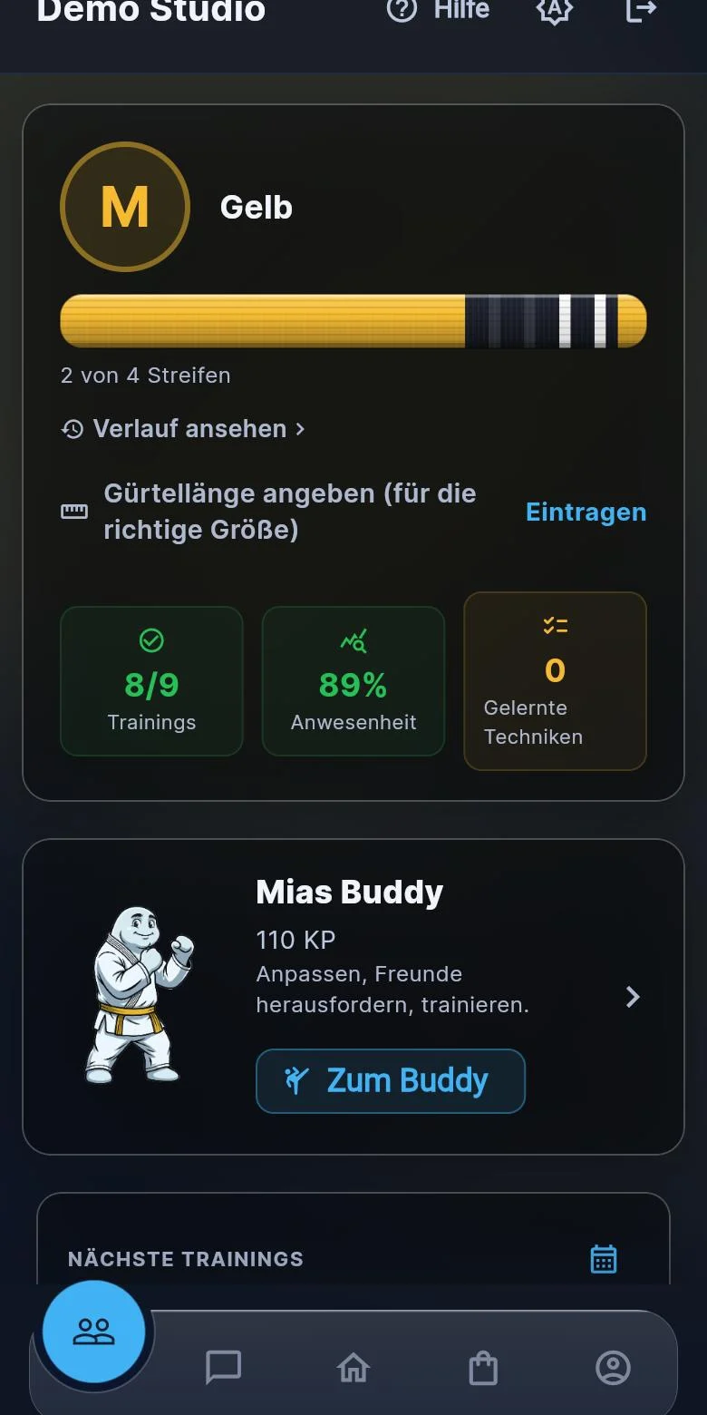 Mitglieder-App: Gürtelfortschritt mit Streifen, Anwesenheitsquote und Abzeichen eines Kindes.
